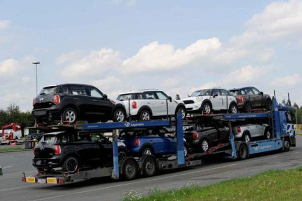托运汽车1600公里多少钱，轿车托运1600公里费用